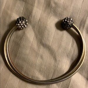 Bracelet slip on fits most